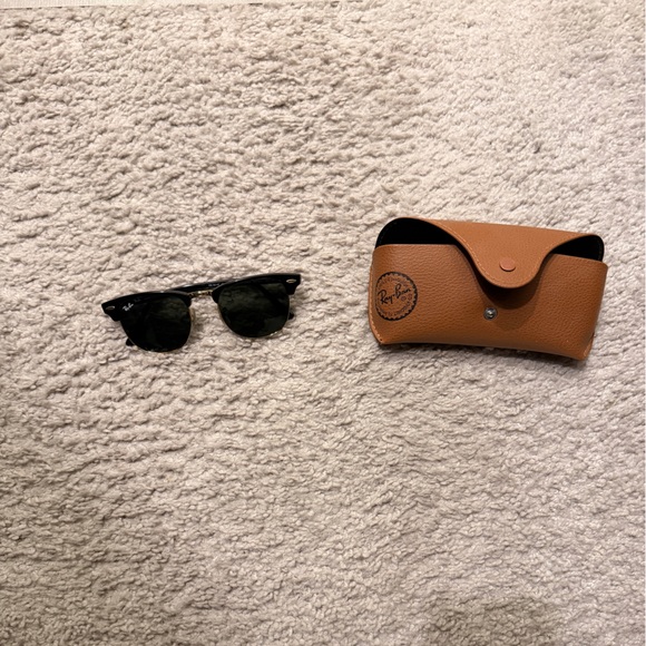 Ray-Ban Black Sunglasses with Brown Case